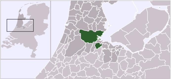 B. Amsterdam Amsterdam ligt in de provincie Noord-Holland, in het westen van Nederland. Het ligt aan de Amstel en het IJ. De haven van Amsterdam is via het Noordzeekanaal verbonden met de Noordzee.