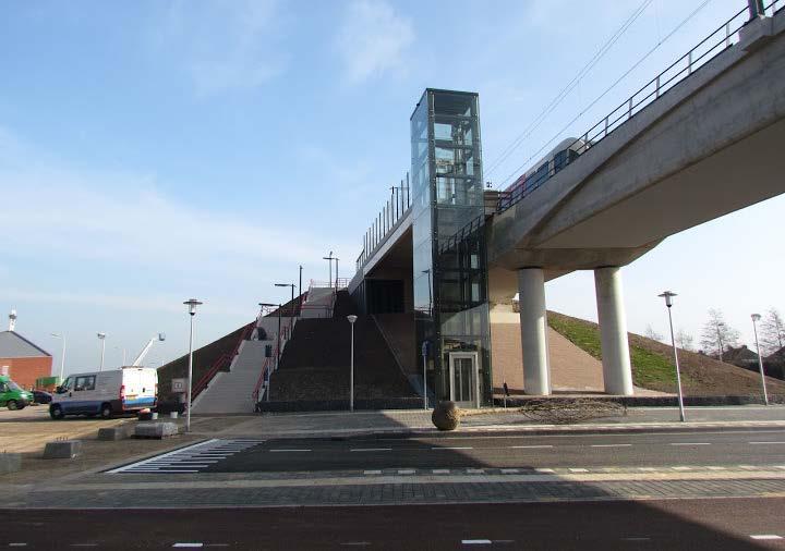 behoorlijk groot, en daarmee mogelijk erg duur. Als alternatief kan een met verkeerslichten geregeld kruispunt toegepast worden.