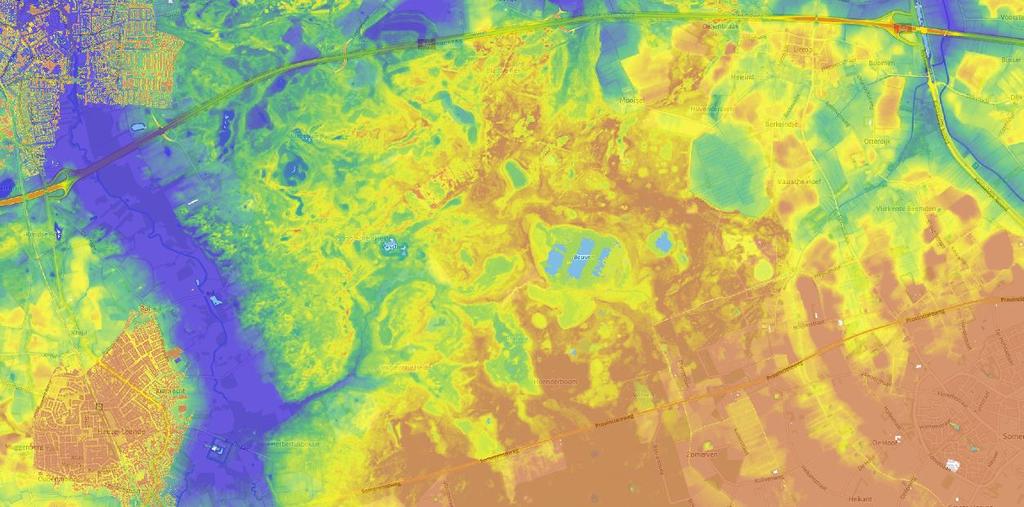 Dit resulteert in een afwisselend landschap met droge heide op de zandkoppen en natte heide en vennen in de laagten. In het noorden en zuiden grenst de heide aan aangeplante naaldbossen.