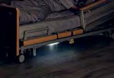Veiligere mobilisatie Bij gebruik van het bed in combinatie met de reeks liften en accessoires van Liko (een productmerk van Hill-Rom) kan een zorgverlener een bewoner eenvoudig en veilig naar een