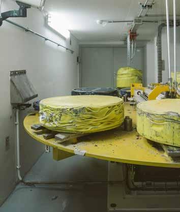 HET BEHEER VAN RADIOACTI In Dessel wordt radioactief afval verwerkt en opgeslagen, en in Mol draait het onderzoek in het ondergrondse lab op volle toeren.
