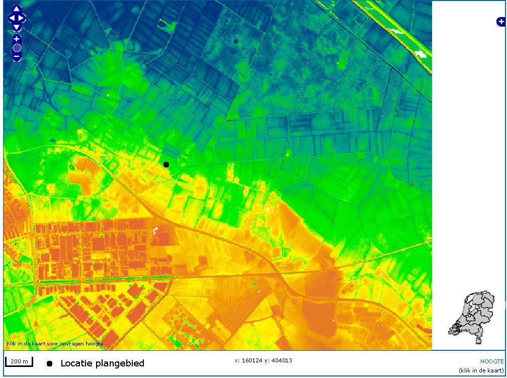 Figuur 4: Uitsnede uit het Actueel Hoogtebestand Nederland. Het plangebied is aangeduid met een punt. (Bron: www.ahn.nl). De originele begroeiing van het dekzandgebied bestaat uit bos.