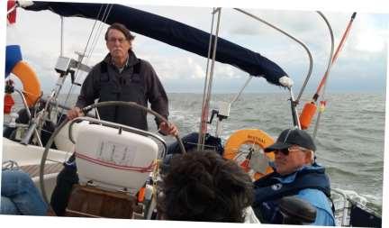 Bij de Boontjes, voor Harlingen was het inmiddels hoogwater. Met een opgestoken wind uit het NW (kracht 3-4 Bft.) werd in overleg besloten om door te zeilen naar Vlieland.