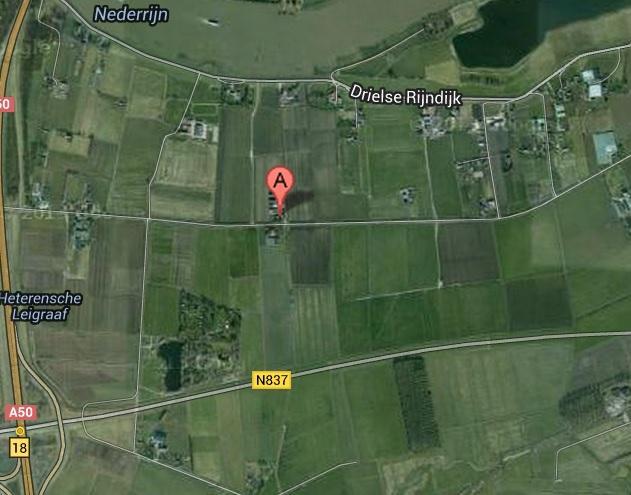 Luchtfoto omgeving: Aan de noordkant van het perceel bevindt zich de Drielse Rijndijk, dit betreft het meer besloten en kleinschalige oeverwallen