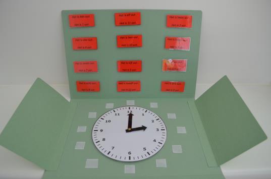 29. Kaftje kloklezen analoog (verwerving deel 2) ET 2.12 kloklezen (analoge en digitale klokken). Tijdsintervallen kunnen berekenen en de samenhang tussen seconden, minuten en uren kennen.
