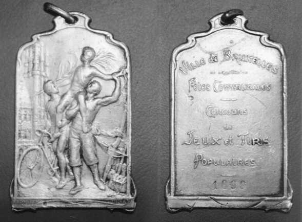 62 7. Concours de jeux et tirs populaires de Bruxelles (Willenz n 5) oorspronkelijke medaille ter vergelijking Vz. Kz. Geen tekst.