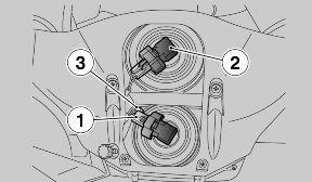 Plaats van de zekeringen A) Zekering 20 A (geel) - Vanaf de accu naar: de ontstekingsschakelaar, de spanningsregelaar, de elektroschroef voor de koeling.