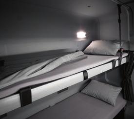de korte cabine Comfortabel standaardbed met eendelig De slaapcabine is standaard met een onderbed met springveren matras uitgerust.