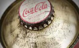 Het Coca-Cola blikje Het blikje is voor frisdranken en dus ook voor Coca-Cola niet meer weg te denken. Het maakt vandaag een groot gedeelte van de verpakking uit.