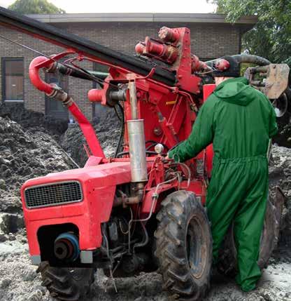 1) De meest gangbare beitel, geschikt voor de wat minder harde bodem en bestand tegen hoge druk.