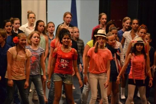 juli 2014 Op 7 juli voeren de kinderen van groep 7-8 de musical op voor hun ouders in de Boodschap in Rijen. oudergesprekken n.a.v. LOVS* 1 OR & MR 2 3 4 juffen en meestersdag unit 1, klinkerlink 5 6 Op 9 juli neemt groep 8 afscheid van de basisschooltijd.