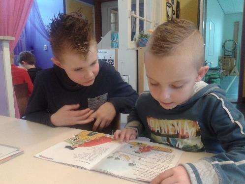 Nieuws uit de groepen Groep 1-2-3 In groep 3 zijn we afgelopen week begonnen met duo lezen.