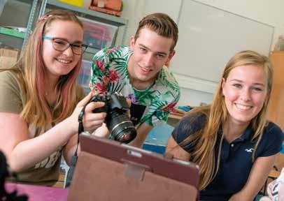 Profielen Profiel Economie & Ondernemen Tijdens het vakcollege in de onderbouw en de beroepsgerichte uren in de bovenbouw werk je op ons Economie & Ondernemenplein.