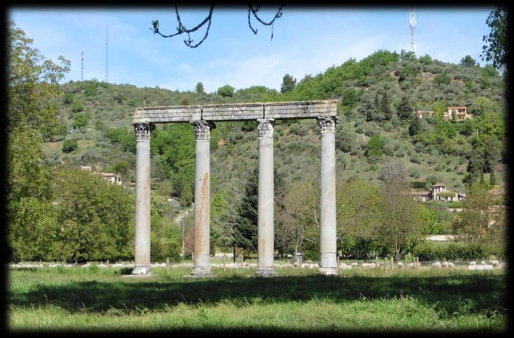 Romeinse zuilen van 6 m hoogte.