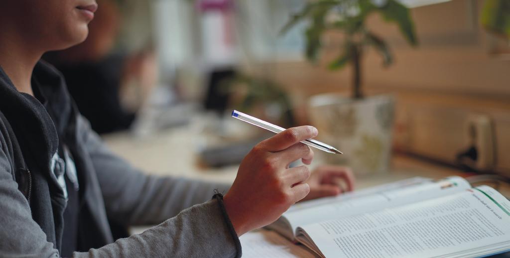 Wie is wie? Marijke, docent We wéten dat alle leerlingen hun best doen om op tijd op school te komen en dat ze hard werken om het zo goed mogelijk te doen op school!