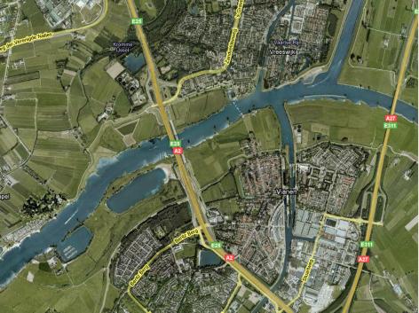 5.1.2. WINDSCHERMEN JAN BLANKENBRUG (245) De Jan Blankenbrug is de Lekbrug tussen Vianen en Nieuwegein waarover de A2 loopt. Naast de A2 aan de Oostzijde ligt een dubbel fietspad.