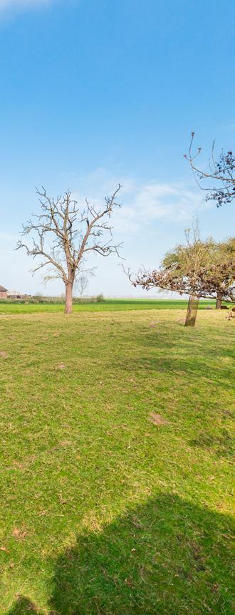 Situering: De woning is gesitueerd aan een landelijke weg nabij de Oude Rijn, op de grens van Koudekerk en Alphen aan den Rijn met aan de achterzijde schitterend uitzicht over de landerijen.