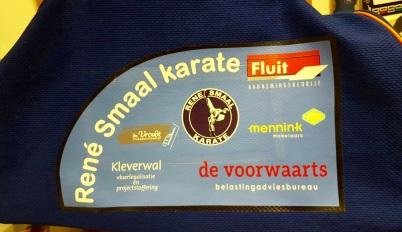 de Vroedt stukadoorsbedrijf Namens René Smaal Karate ontzettend bedankt voor jullie geweldige steun! Op 20 december zullen er weer examens afgenomen worden. Via de site www.
