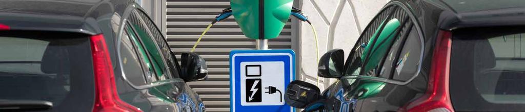 E-OPLADERS Met vier oplaadpalen op haar parkeerplaats stimuleert en faciliteert Plantion het elektrisch autorijden. Uiteraard geeft de directie van Plantion zelf het goede voorbeeld.