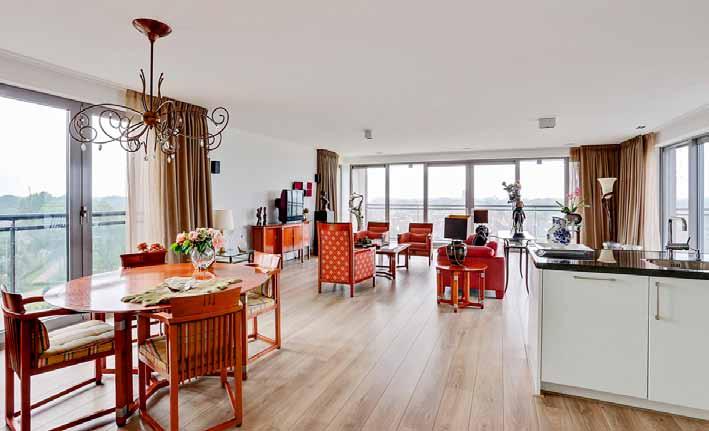 Een prachtig en zeer ruim appartement op een Keizerlijke hoogte en met een geweldig uitzicht over Raamsdonksveer en de Donge.