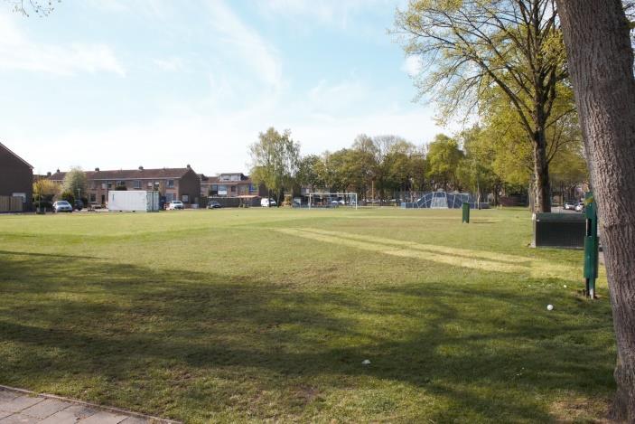 Zo heeft Heerjansdam alle basisvoorzieningen, zoals: twee basisscholen, kinderopvang en een supermarkt.