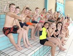 De boeken zijn, samen met de boeken die school de laatste jaren heeft aangeschaft, te vinden in de schoolbibliotheek, in een aparte (herkenbare) kast.