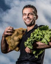 Marco Agema In 2013 bedacht Marco Agema van Grandtaria Friet van Piet in Groningen een plan: in 2019 de eerste CO2-neutrale snackbar van Nederland runnen.