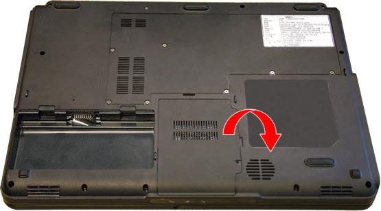 Schuif de CD / DVD speler terug in het compartiment en schroef de speler weer vast met de twee schroeven. 2.