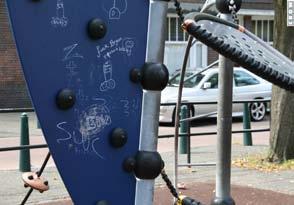 SPEELVOORZIENINGEN 53 Speelvoorzieningen zijn locaties in de openbare ruimte die ingericht zijn met speeltoestellen of
