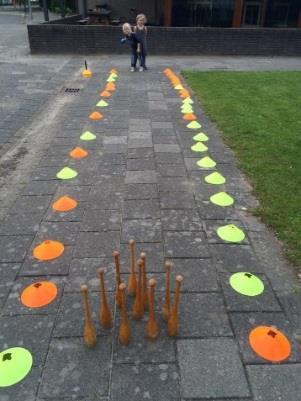 Spelletjes met water kunnen dan natuurlijk niet ontbreken. Bij hebben we niet zomaar spelletjes met water gedaan. We hadden namelijk een buikschuifbaan!! Hoe gaaf is dat?