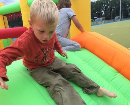 Falco zit samen met zijn broer Tibbe sinds afgelopen schooljaar bij. Falco is 5 jaar geworden en wilde dolgraag zijn kinderfeestje bij vieren. We hebben er een leuke dag van gemaakt.