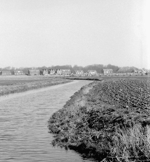 Dordrecht Een archeologisch bureauonderzoek en een inventariserend veldonderzoek door middel van