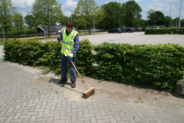 Opdracht 10 Deze opdracht doe je samen met iemand anders. Bekijk filmpjes op internet over bladblazen. Zoek op internet op bladblazen'. Kies 2 filmpjes.