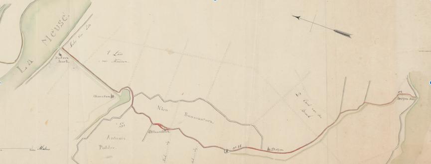 Dit komt overeen met de route zoals op de Postroutekaart uit 1810. In het Nationaal Archief vonden we daarnaast het Plan voor de bestrating van de weg nr.