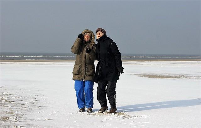 Verslag excursie 12, Hargen aan Zee Tijd: 13.00 tot 15.00 uur Aantal deelnemers: 5 Weersomstandigheden: O 4, -1º C, sneeuw op het strand.