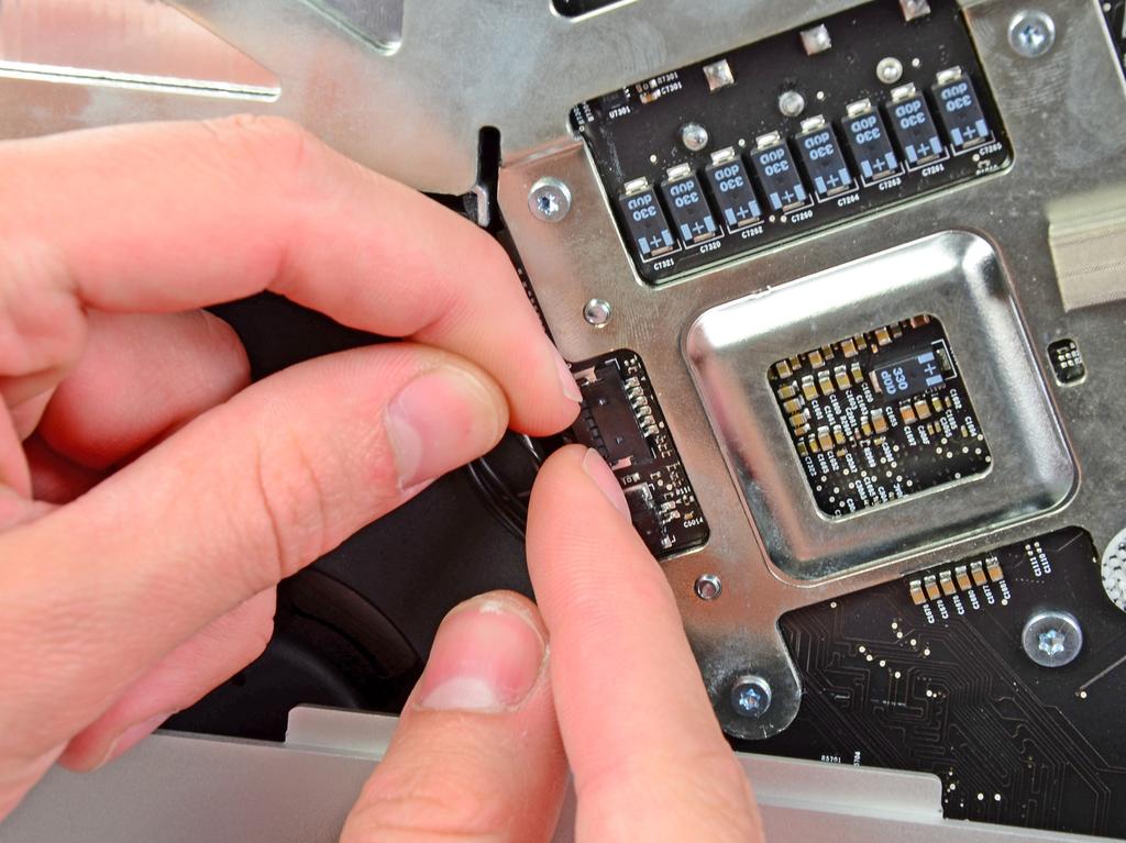 Intel imac 21,5 "EMC 2428 GPU Card Replacement Stap 29 Trek de CPU fan / omgevingstemperatuur