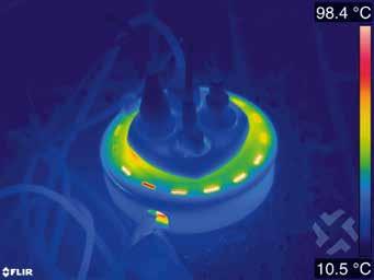 Thermografisch beeld van een overbelaste, niet afgerolde kabelrol. De interne warmte kan niet worden afgevoerd waardoor de isolatie smelt.