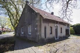 http://www.funda.nl/koop/maria-hoop/huis-85180987- vlaskuilseweg-36/ 226.380 euro koopprijs incl.