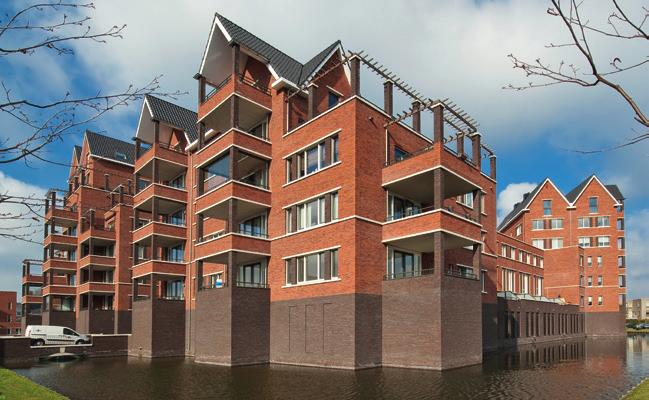 De Parel is met haar tijdloze architectuur en variatie in beukmaten en nokhoogten het meest prominente, centraal gelegen appartementengebouw, omgeven door