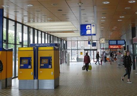 Voetgangers in de stationsomgeving van Nijmegen (2012,