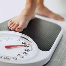 Gewichtsreductie Overgewicht -> vergrote kans op eind stadium nierfalen Overgewicht is een onafhankelijke risicofactor voor proteinurie en chronische nierschade Geen studies bekend waarin