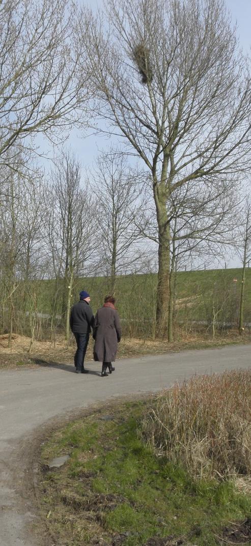 Emmaüswandeling Zondag 7 april een mooie blauwe lucht en een stralend zonnetje, alleen de temperatuur blijft wat achter voor de tijd van het jaar.