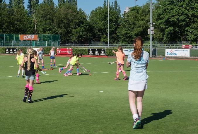 Trainingen & Wedstrijden Trainingen op woensdag en vrijdag: Woensdag Vrijdag meisjes