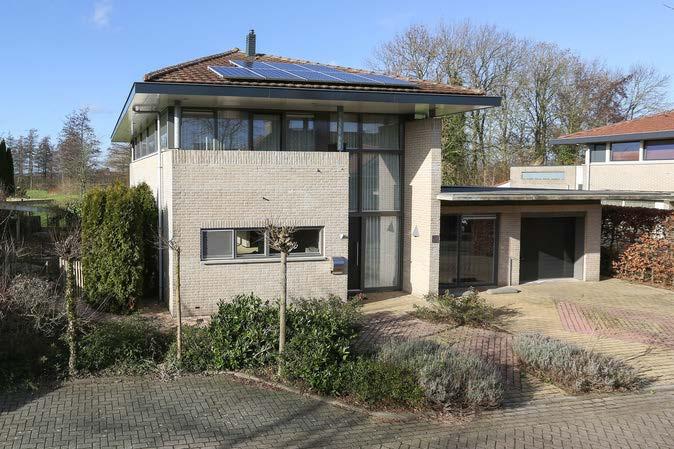 Objectinformatie Te Koop: Verrassend ruime woning gelegen op de Golfresidentie te Dronten, met slaapkamer, badkamer en kantoor op de begane grond.