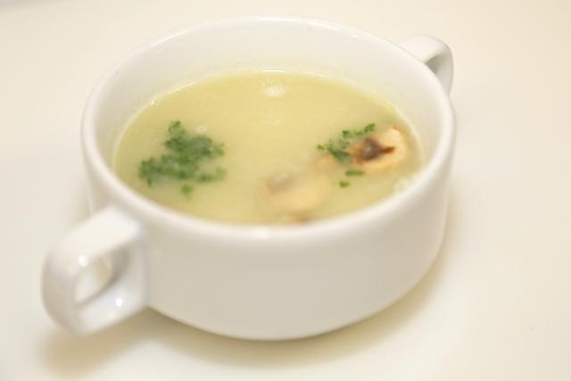 Menu Agnès Sorel soep Quiche met asperges en zeevruchten Zalm