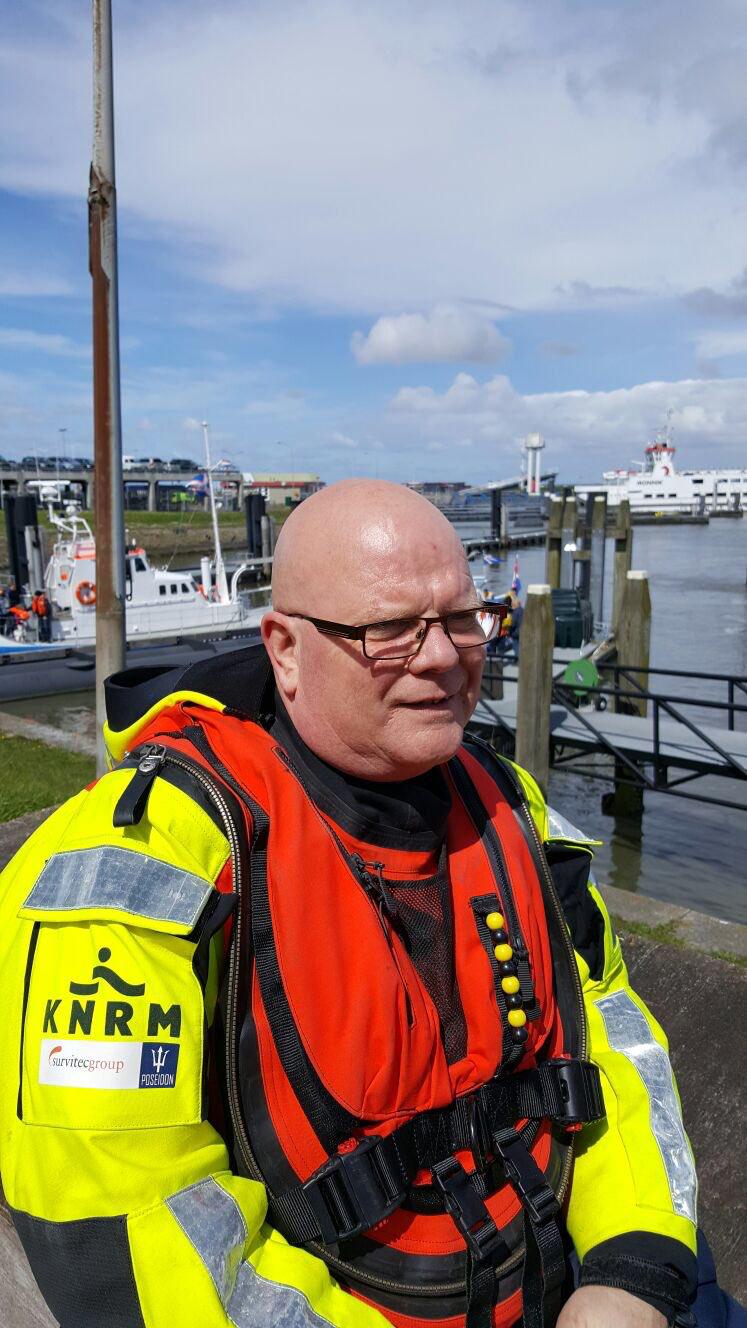 3 Ik heb ze nog toegeroepen: Zie dat je m n broer vindt! Bert de Boer is schipper op de reddingboten van het reddingstation Lauwersoog.