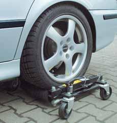 bandenmonteermachine of as - 2 zwenkende voorwielen en 2 vaste achterwielen maken verplaatsingen en een nauwkeurige positionering van de lift mogelijk, om zo schade aan asbouten te voorkomen (geen