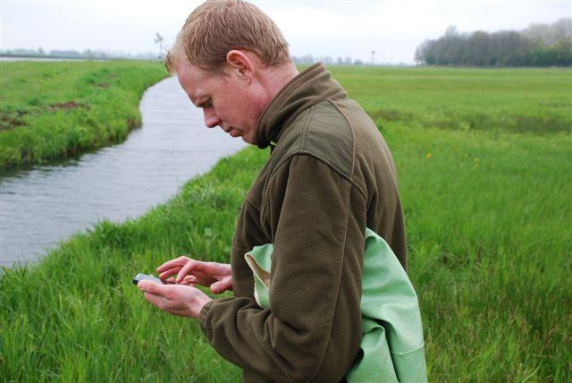 Mobiel werken Een groot deel van de bestrijders is inmiddels uitgerust met een smartphone om vangsten en vanglocaties exact vast te kunnen leggen.