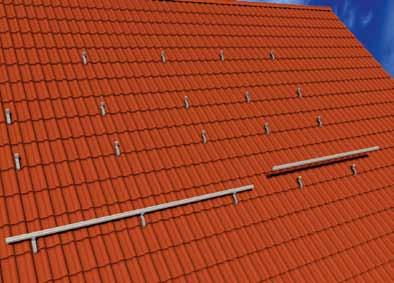 5 - Richten van de dakhaken Nu vindt de montage van de draagprofielen voor de zonnepanelen op