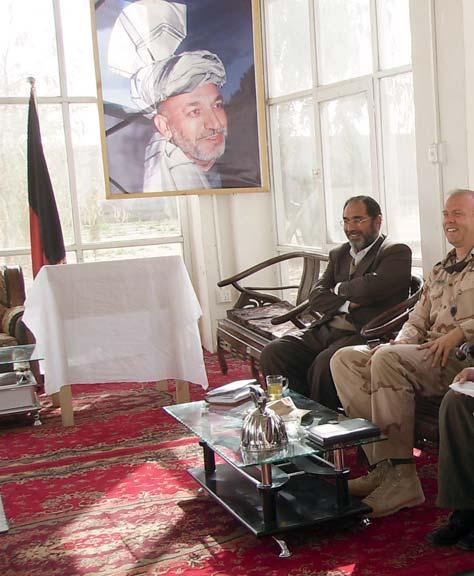 ministry) deze bal oppakt en samen met de Afghanen om de tafel gaat om over de uitvoering te praten.